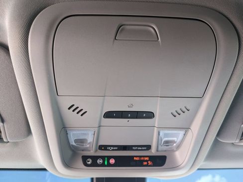 Used 2021 Chevrolet Equinox LT FWD image 19