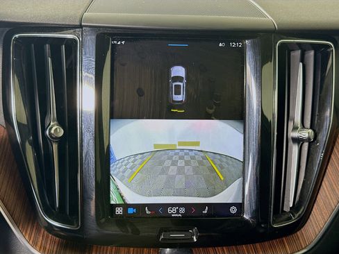 Used 2023 Volvo XC60 B5 Plus image 19