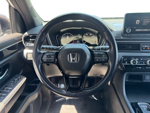 Used 2023 Honda Pilot Sport image 12