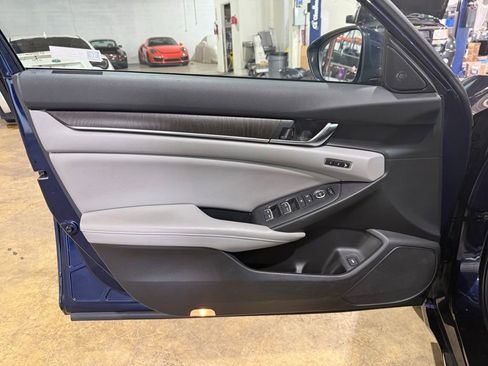 Used 2018 Honda Accord Touring image 27