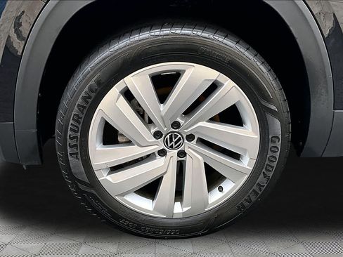 Used 2023 Volkswagen Atlas Cross Sport SE w/ Panoramic Sunroof Package FWD image 11