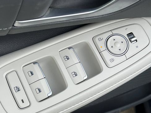 Used 2025 Hyundai Sonata Limited FWD image 12