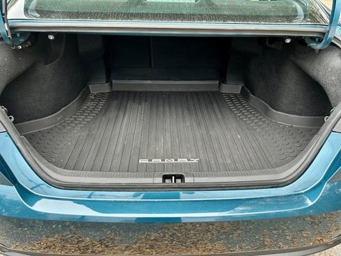 Used 2025 Toyota Camry SE image 10