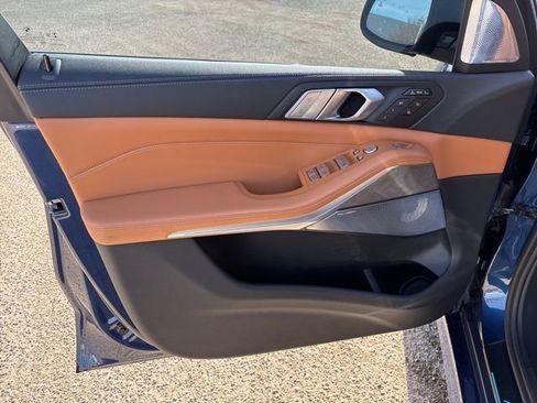 Used 2022 BMW X7 M50i image 13