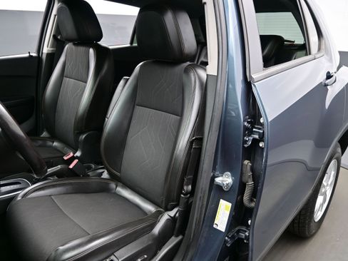 Used 2022 Chevrolet Trax LT w/ Driver Confidence Package AWD/4WD image 11