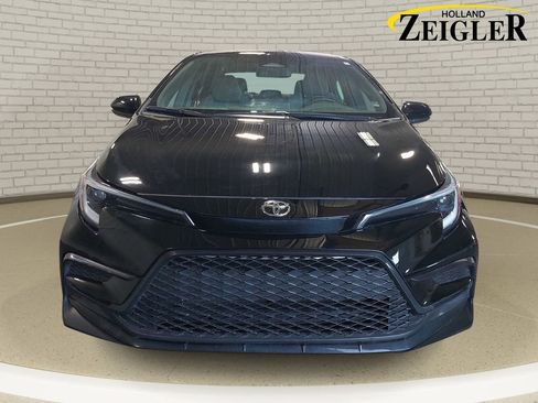Used 2024 Toyota Corolla SE FWD image 2