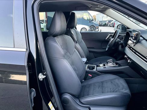 Used 2023 Mitsubishi Outlander SE image 8