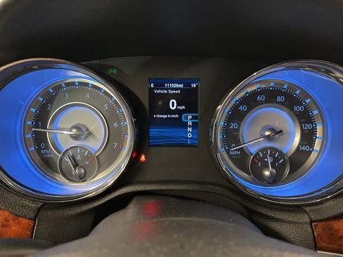 Used 2014 Chrysler 300 AWD w/ Driver Convenience Group image 18