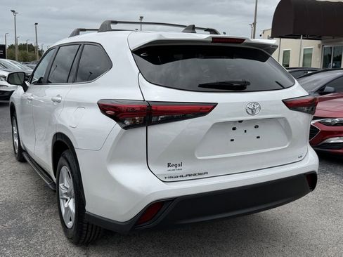 Used 2023 Toyota Highlander LE FWD image 7