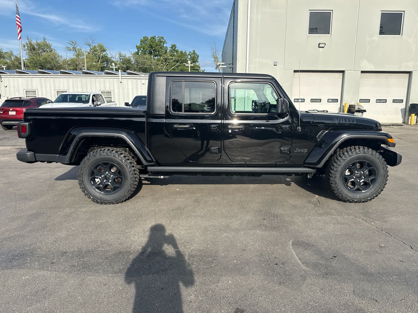 Used 2023 Jeep Gladiator Sport AWD/4WD image 2