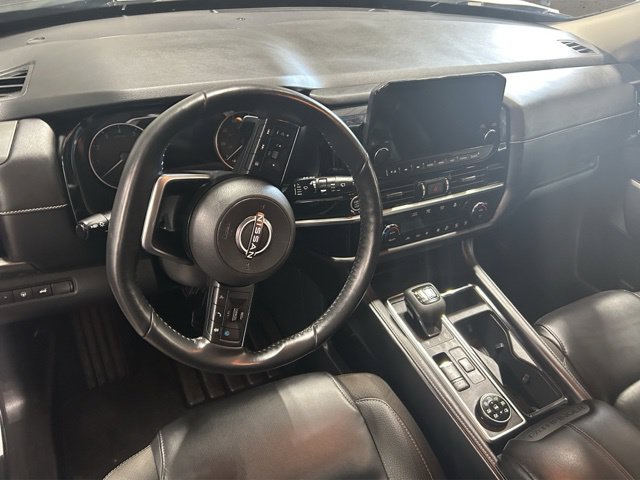 Used 2023 Nissan Pathfinder SL AWD/4WD image 2