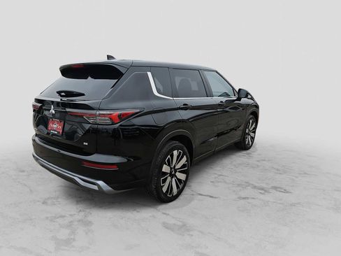 Used 2025 Mitsubishi Outlander SE image 8