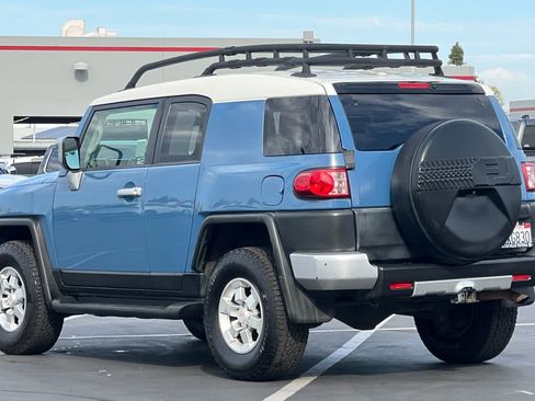 Used 2011 Toyota FJ Cruiser 4WD image 7