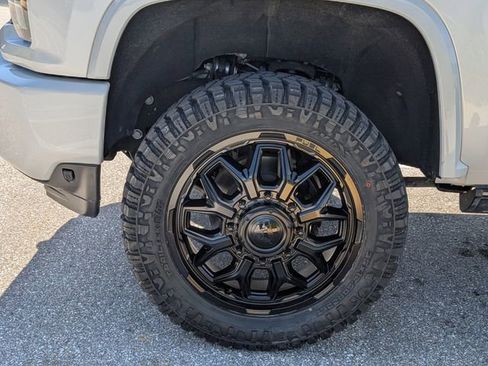 Used 2023 Chevrolet Silverado 3500 High Country w/ Technology Package image 4