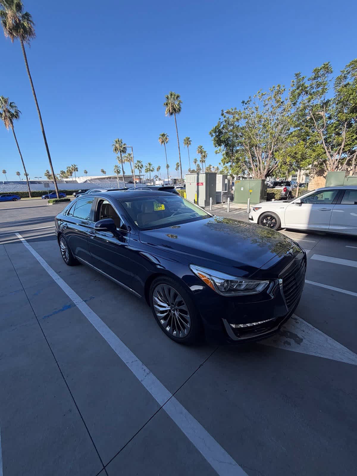 Used 2018 Genesis G90 5.0 Ultimate RWD image 3
