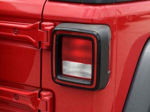 Used 2018 Jeep Wrangler Unlimited Sport S AWD/4WD image 20
