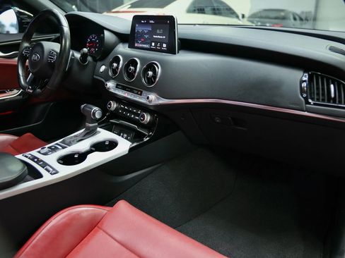 Used 2021 Kia Stinger GT1 image 30