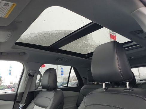 Used 2023 Ford Explorer XLT w/ Equipment Group 202A image 10