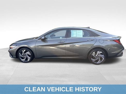 Used 2025 Hyundai Elantra SEL FWD image 3