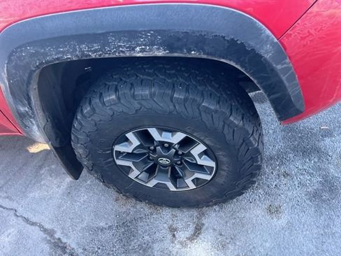 Used 2017 Toyota Tacoma 4x4 Double Cab image 8