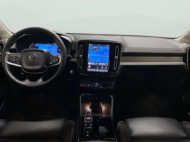 Used 2025 Volvo XC40 B5 Plus AWD/4WD image 14