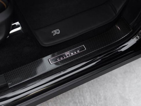 Used 2023 Rolls-Royce Cullinan Black Badge w/ Leather Finishing Pack AWD/4WD image 30
