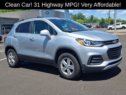 Used 2019 Chevrolet Trax LT w/ LT Convenience Package FWD image 1