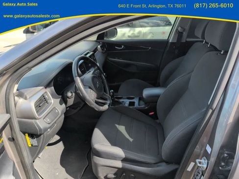 Used 2018 Kia Sorento FWD image 8