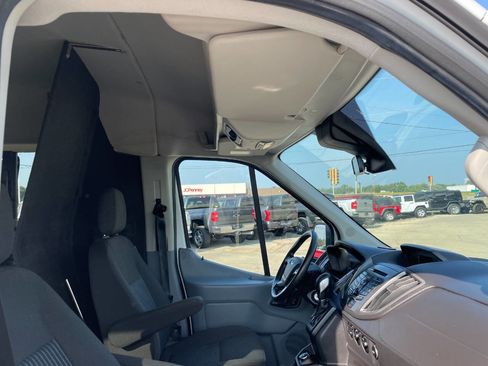 Used 2017 Ford Transit 150 XLT image 18