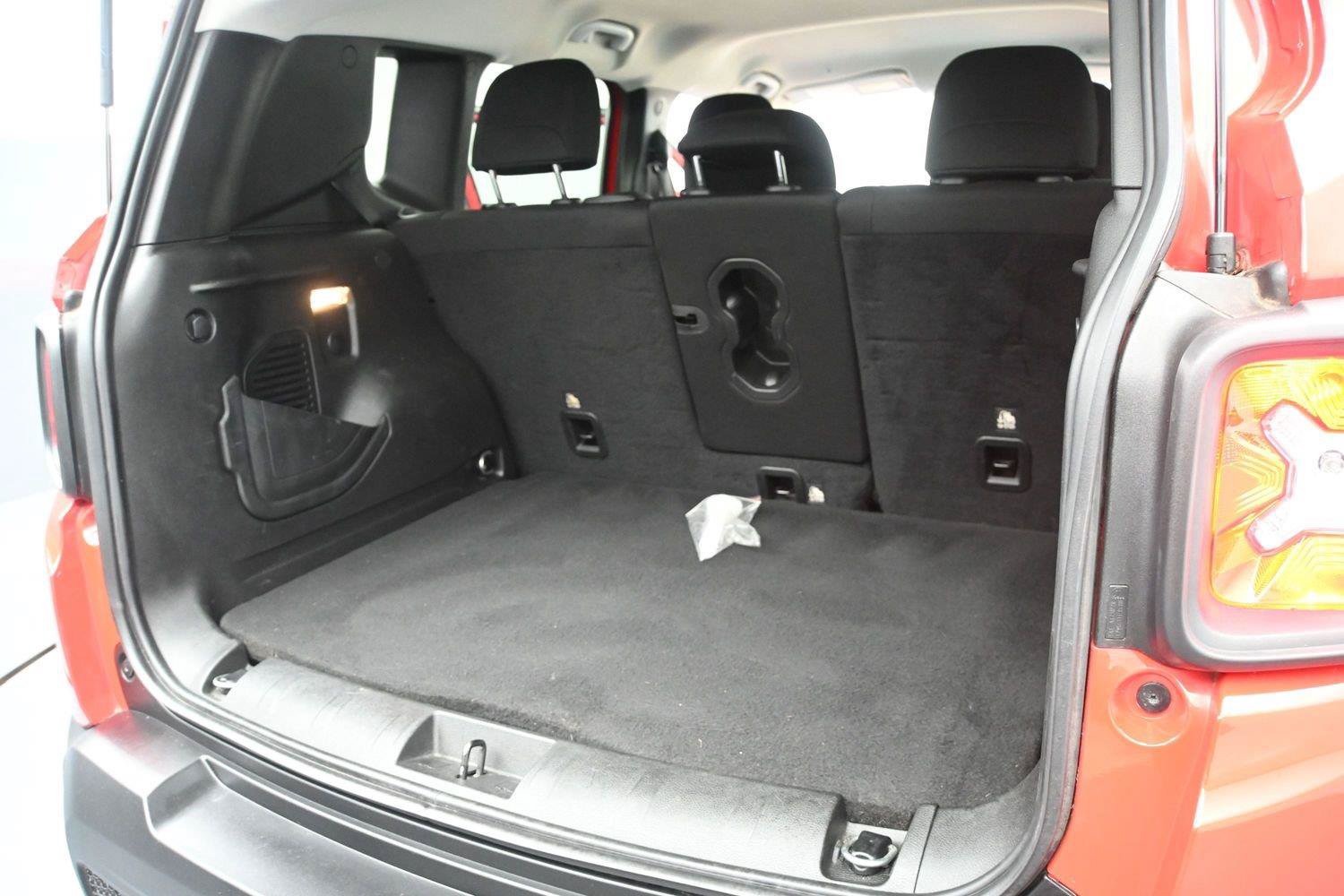 Used 2022 Jeep Renegade Latitude w/ Convenience Group AWD/4WD image 13