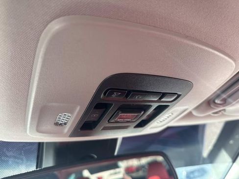 Used 2019 Toyota Camry XSE FWD image 33