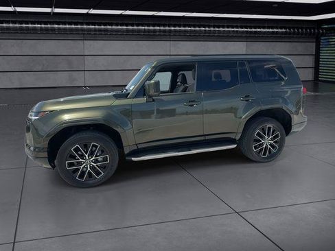 Certified 2025 Lexus GX 550 w/ Cold Area Package AWD/4WD image 5