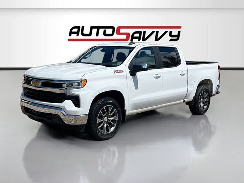 Used 2022 Chevrolet Silverado 1500 LT w/ Z71 Off-Road Package AWD/4WD image 3