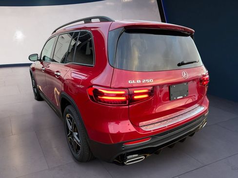 Used 2026 Mercedes-Benz GLB 250 4MATIC image 2