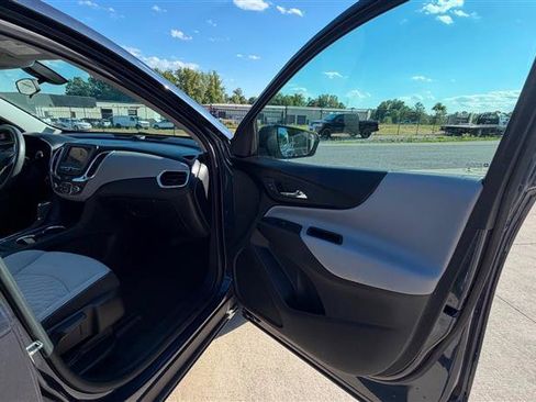 Used 2018 Chevrolet Equinox LS FWD image 11