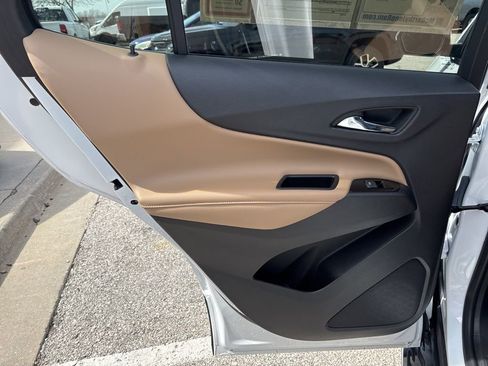 Used 2024 Chevrolet Equinox Premier image 40