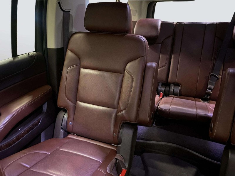 Used 2020 Chevrolet Suburban Premier w/ Premier 6.2L Value Package AWD/4WD image 31