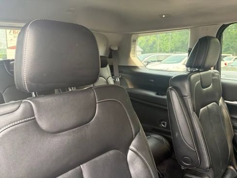 Used 2021 Jeep Grand Cherokee L Limited AWD/4WD image 32