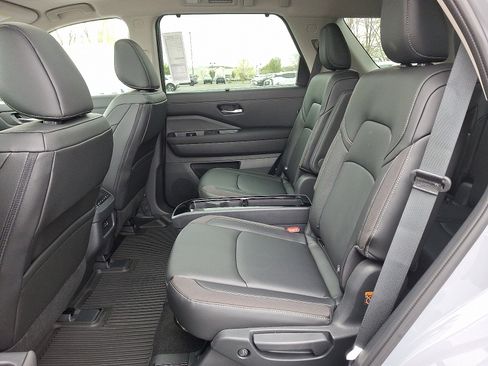 New 2025 Nissan Pathfinder SL w/ SL Premium Package image 5