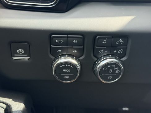 Used 2024 GMC Sierra 1500 AT4 w/ Technology Package AWD/4WD image 27