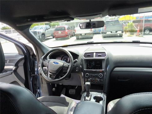 Used 2018 Ford Explorer XLT w/ Equipment Group 202A FWD image 25