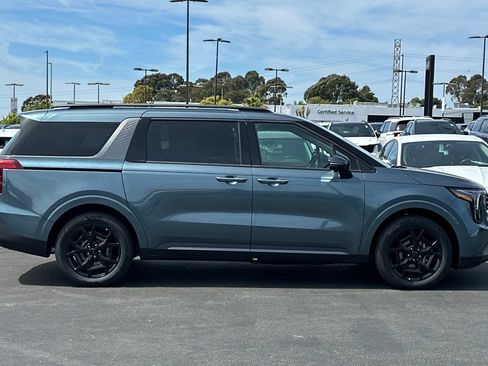 New 2026 Kia Carnival SX w/ SX Dark Edition Package FWD image 3