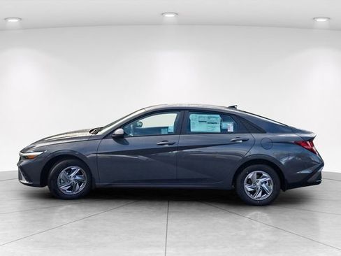New 2026 Hyundai Elantra SE FWD image 7