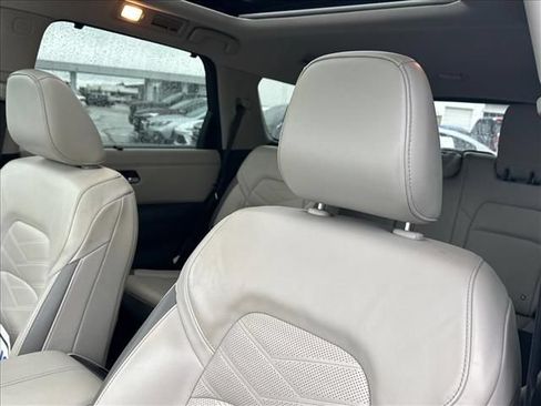 Used 2022 Nissan Pathfinder Platinum w/ Cargo Package FWD image 24
