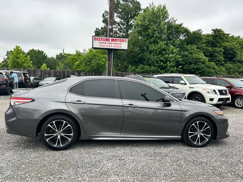 Used 2019 Toyota Camry SE w/ Convenience Package FWD image 3