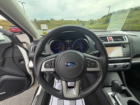 Used 2017 Subaru Outback 2.5i Limited AWD/4WD image 32