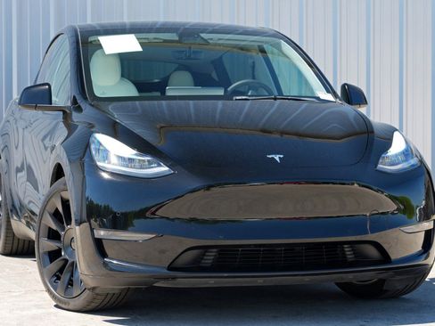 Used 2021 Tesla Model Y Long Range image 4