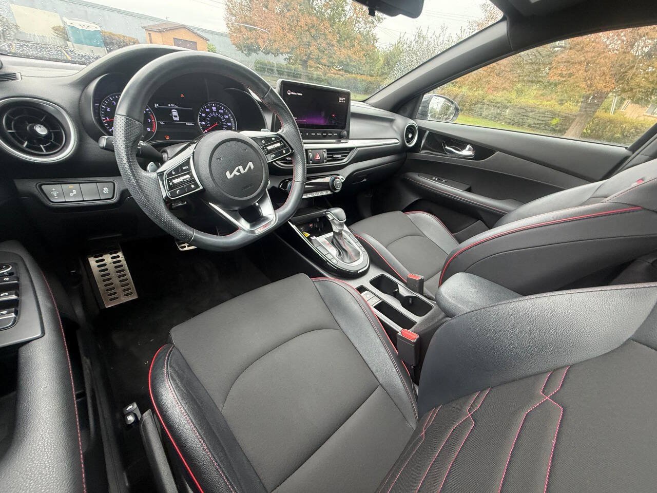Used 2022 Kia Forte GT w/ GT Technology Package FWD image 9