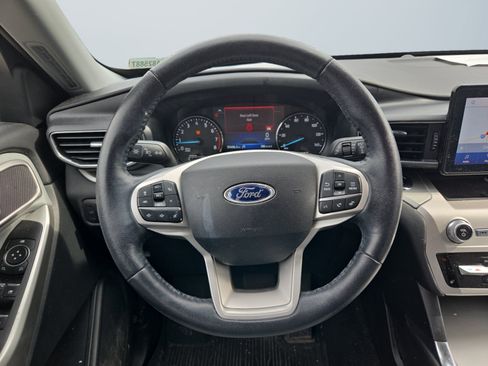 Used 2021 Ford Explorer XLT w/ Equipment Group 202A AWD/4WD image 13