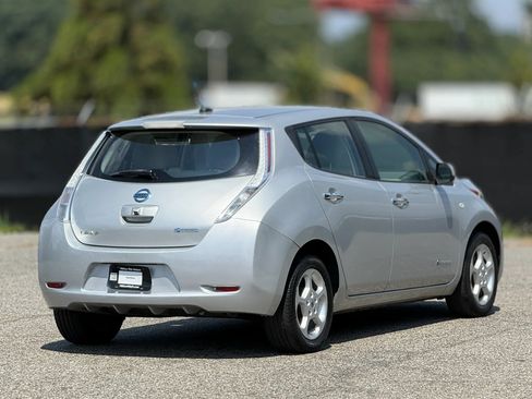 Used 2012 Nissan Leaf SL w/ Recycling/Organizational Pkg FWD image 9
